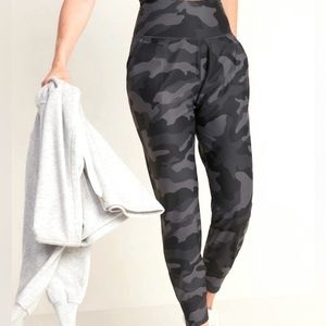 Old Navy Active - Camouflage Joggers - sz small